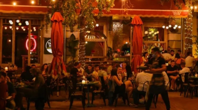 اليونان ترفض طلب أوروبا بحظر واسع للتدخين: لا شكرا بينما يحث الاتحاد الأوروبي دوله الأعضاء على توسيع حظر التدخين ليشمل الأماكن الخارجية كجزء من جهوده