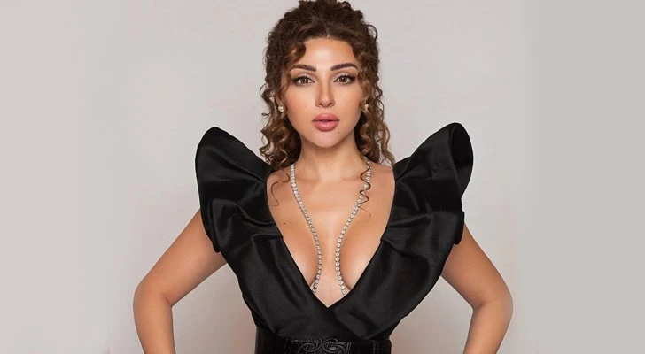 ميريام فارس تلهو مع طفليها افاق عربية - كما كل عام، تحرص النجمة ميريام فارس على ابتكار الكثير من الأفكار الجديدة وتزيين منزلها بالكامل بمناسبة الكريسماس، وتعود لتحتفل يوم عيد الميل