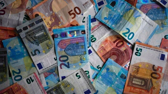 سعر اليورو اليوم الجمعة 20 ديسمبر 2024سعر اليورو اليوم.. استقر سعر اليورو اليوم في مستهل تعاملات اليوم الجمعة 20 ديسمبر 2024، ليسجل سعر اليورو في البنك المركزي المصري نحو 52.91 جني