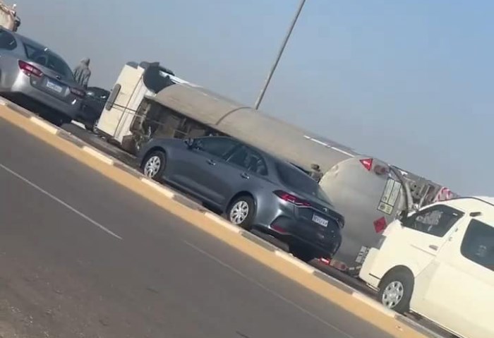 انقلاب سيارة نقل محملة بالوقود في القاهرة شهد محور حسب الله الكفراوى، حادث انقلاب سيارة نقل فنطاس محملة بالوقود دون وقوع إصابات أو خسائر بشرية.انقلاب سيارة فنطاس وقود في القاهرة بد