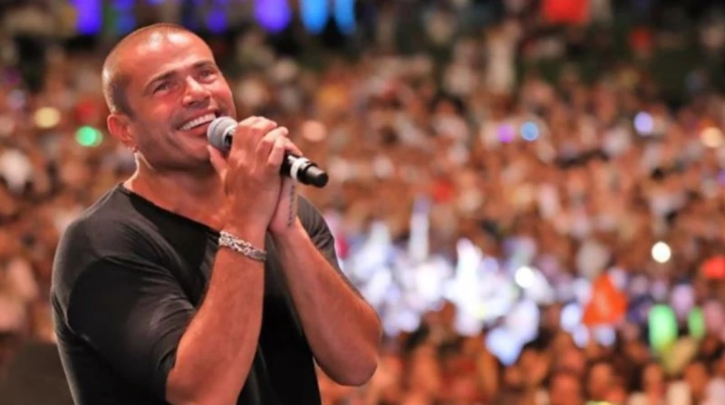 على مسؤولية التارو.. عمرو دياب وقع في الغرام من جديد تداول رواد مواقع التواصل الاجتماعي بشكل واسع فيديو لخبيرة التارو بسنت يوسف التي كشفت من خلاله عن