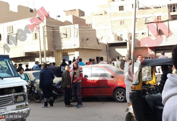 فصل رأسها عن جسدها، دهس سيدة أسفل عجلات النقل في حادث مروع بكرداسة (صور) وقع منذ قليل حادث دهس بشارع الرشاح بجوار جامع العياط بمنطقة كرداسة، أسفر عن