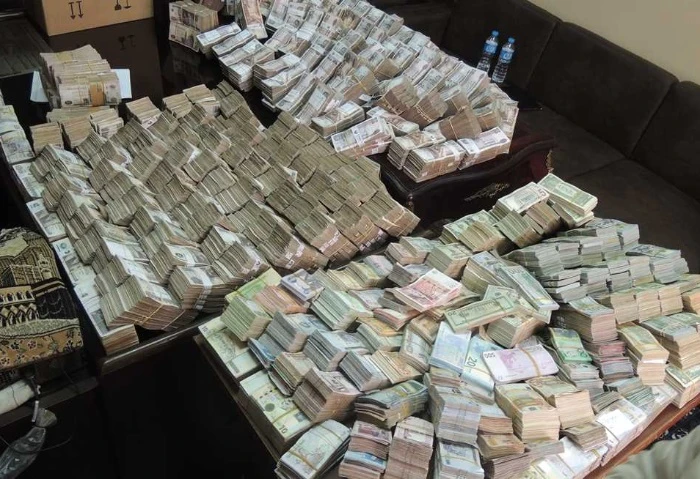 بقيمة 129 مليون جنيه، الداخلية تضبط 3 أشخاص بتهمة غسل الأموال تمكن ضباط الإدارة العامة لمكافحة جرائم الأموال العامة، بقطاع مكافحة جرائم الأموال