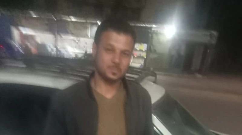 بطل من ورق.. أمانة وهمية تدخل سائق تاكسي قفص الاتهام في عصر بات فيه الترند غاية للشهرة، حول سائق تاكسي بسيط من مطروح يدعى سامح، سيارته الأجرة إلى