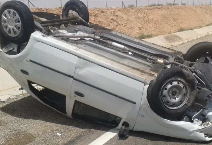 دماء على الأسفلت، مصرع وإصابة 5 أشخاص في انقلاب سيارة ملاكي بسوهاج شهدت محافظة سوهاج، طريق الصحراوى الغربي صباح اليوم وقوع حادث إنقلاب سيارة ملاكي،