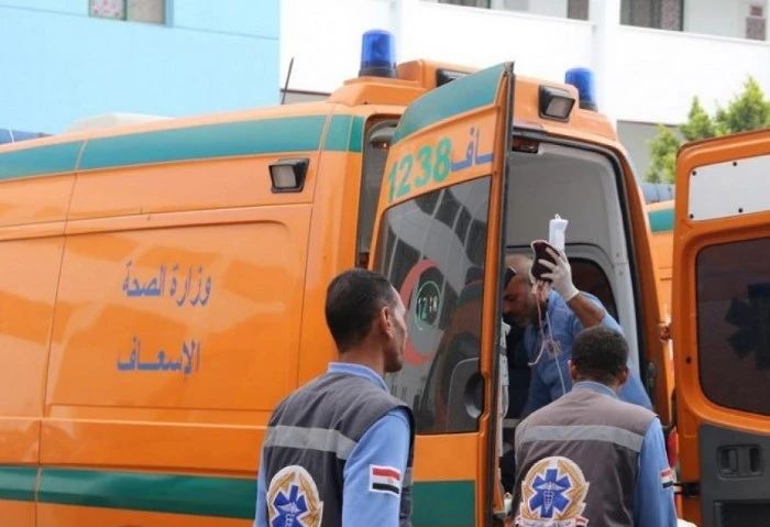 مصرع وإصابة 8 أشخاص في حادث سيارة بطاطس وميكروباص بأسيوط لقي شخص مصرعه وأصيب 7 آخرين إثر حادث تصادم بين سيارة ربع نقل محملة بطاطس وأخرى ميكروباص علي طريق أسيوط الزراعي في نطاق عزبة