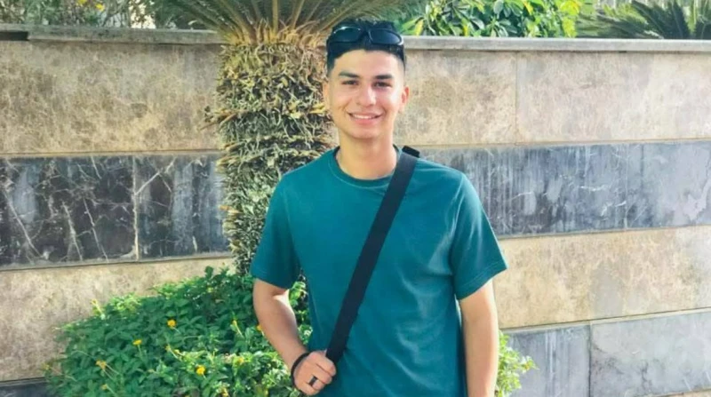 اختفاء شاب بمدينة نصر.. والسر في مهمة عمل وشحنة شماريخ حالة من الحزن والقلق تسيطر على أسرة الشاب أنور عاطف، بعد اختفائه لأكثر من يومين بعدما خرج من منزله في مهمة عمل من أجل كسب لقم