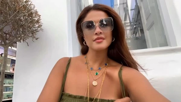 ناس كتير متغاظة.. ياسمين عبد العزيز تستعين بفيديو ل عادل إمام ما القصة؟ نشرت الفنانة ياسمين عبد العزيز مقطع فيديو للفنان عادل إمام، أثارت من خلالهه