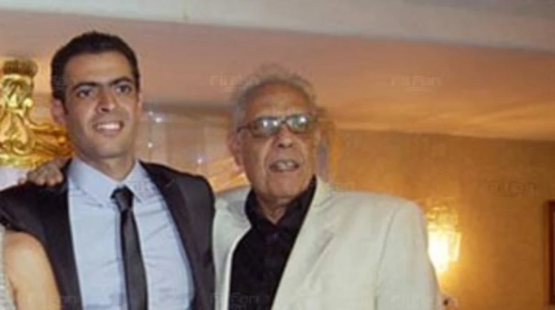 الاسم شجعني أجي.. المخرج وليد الحلفاوي يتسلم جائزة إنجاز العمر تسلم المخرج وليد الحلفاوي جائزة إنجاز العمر نيابة عن والده الفنان الراحل نبيل