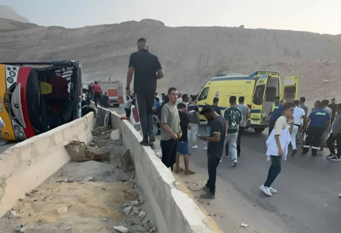 مصرع سبعيني صدمته سيارة أثناء عبوره الطريق غرب سوهاج لقي شخص مصرعه بدائرة قسم أول سوهاج، إثر تعرضه لحادث سير بدائرة القسم، وعلى الفور تم نقله إلى مستشفى سوهاج الجامعي الجديدة تحت ت