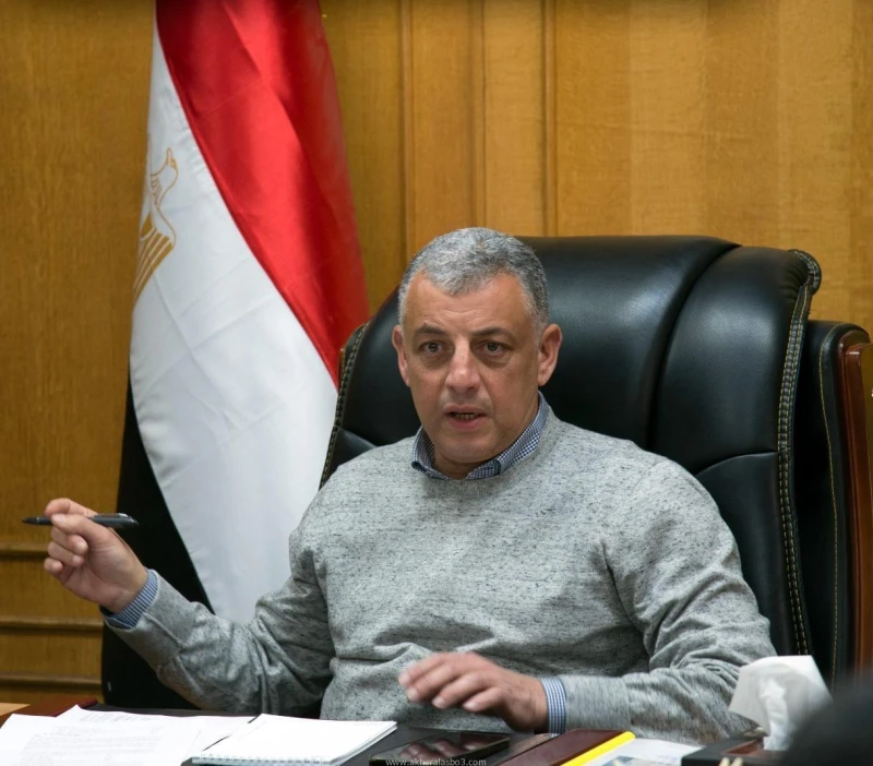 كتبت أمل عبد الرحيم عقد اللواء طيار أ.ح أكرم محمد جلال محافظ الإسماعيلية، اجتماعا بلجنة تطوير الأندية والشواطئ بالمحافظة. بحضور المهندس أحمد عصام