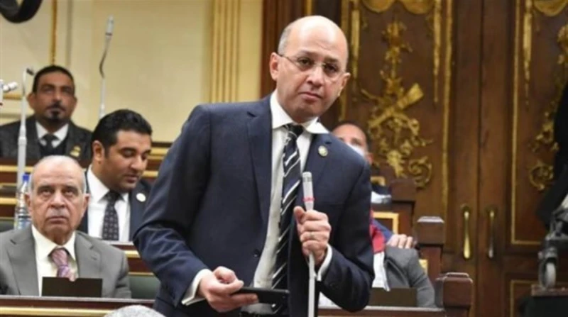 لم تحدث منذ عقود.. طلب إحاطة لتطوير محتوى الكتب الجامعية تقدم أمين سر لجنة الاقتراحات والشكاوى بمجلس النواب، هشام حسين، بطلب إحاطة إلى رئيس مجلس النواب، موجها إلى رئيس مجلس الوزراء