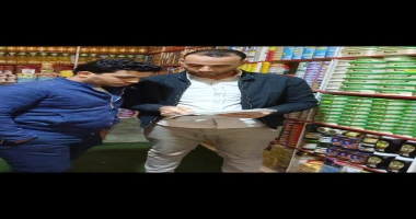 1000خلال حملة تموينية مكثفة بمركز أبو حمص ضبط 89 طن أسماك مجمدة و16 طن أعلاف مجهولة المصدر و16000 لتر سولار تم تجميعها بغرض إعادة البيع بالسوق السوداء متابعه عبدالله محمد عبدالله ت