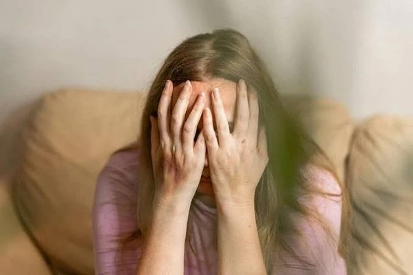 بخطوات بسيطة .. أفضل الطرق لعلاج القلق الزائد.لا بد من علاج القلق الزائد بطرق مختلفة لمحاولة التخلص من آثاره السلبية على الانسان، فالقلق الزائد أحد