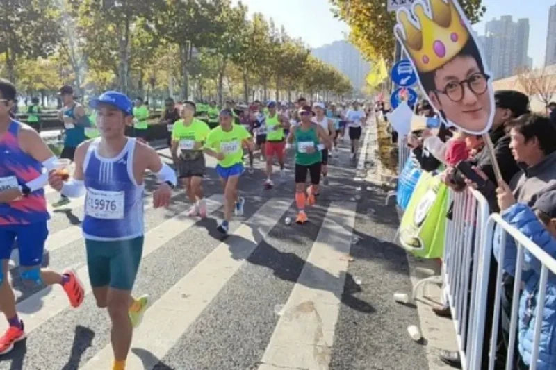 ماراثون صينى يقدم بقرة ودجاج وسمك وأرز جوائز للفائزين فى المنافسات اجتذب ماراثون شمال شرقي الصين اهتماما واسع النطاق بعد الإعلان عن حصول الفائز على