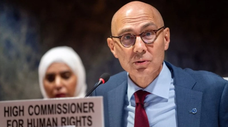 فريق من الأمم المتحدة يتقصى وضع حقوق الإنسان في سوريا أعلن المتحدث باسم الأمم المتحدة، ثمين الخيطان، الجمعة، أن المفوضية السامية لحقوق الإنسان ستوفد فريقا صغيرا من موظفيها إلى سوري