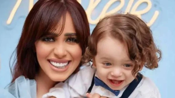 بعد أزمته الصحية.. رنا سماحة تحتفل بعيد ميلاد ابنها مالك احتفلت الفنانة رنا سماحة بعيد ميلاد ابنها مالك، وذلك في أول ظهور له عقب إعلانها إصابته بأزمة صحية.وفي أول ظهور بعد اعلان مر