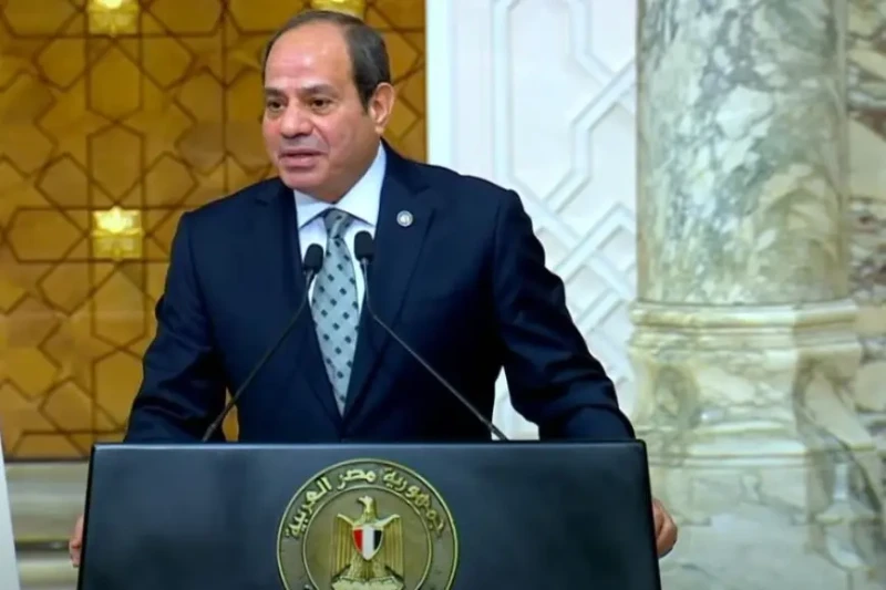 الرئيس السيسي: حريصون على رفع العلاقات مع إندونيسيا لمستوى الشراكة الاستراتيجية أشار الرئيس عبد الفتاح السيسي إلى أن مصر تفخر بتميزها بكونها أول دولة