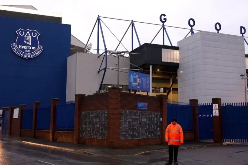 مجموعة فريدكين الأميركية تشتري 98.8 من أسهم نادي إيفرتون قال إيفرتون منافسا في الدوري الإنجليزي الممتاز لكرة القدم اليوم الخميس إن مجموعة فريدكين التي مقرها في تكساس الممثل الا الا