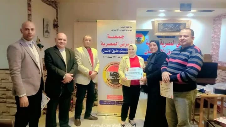 اللجنة العليا لحقوق الإنسان تعقد اجتماعا موسعا لمناقشة عدد من القضايا والمشكلات الواردة إليها من عدد من المواطنين كتب حماده القط اللجنة العليا لحقوق الإنسان تعقد اجتماعا موسعا لمنا