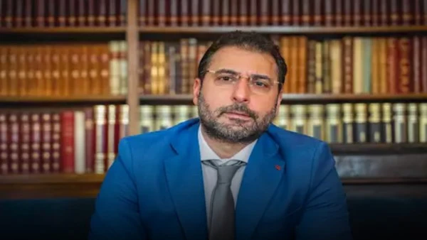 اللبناني محمد طرزي يتوج بجائزة نجيب محفوظ عن روايته ميكروفون كاتم صوت أعلنت دار نشر الجامعة الأمريكية بالقاهرة اليوم عن منح ميدالية نجيب محفوظ للأدب