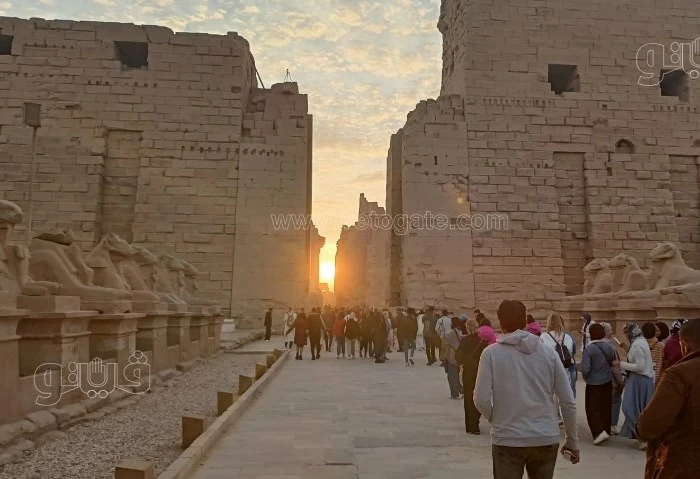 تعامد الشمس على مقصورة قدس الأقداس بالكرنك، كيف تم تصميمه؟ تشهد منطقة معابد الكرنك في مدينة الأقصر اليوم، انطلاق احتفالية ظاهرة تعامد الشمس على مقصورة قدس الأقداس، التي تقام سنويا
