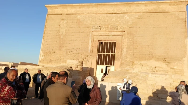 بتحصل مرة في السنة.. الفيوم تشهد ظاهرة فلكية فريدة شهدت محافظة الفيوم، صباح اليوم، الظاهرة الفلكية الفريدة التى تتكرر صباح يوم الحادى والعشرين من شهر ديسمبر من كل عام، حيث تتعامد ا