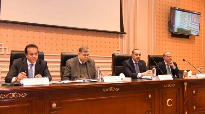 وزير الصحة: الدولة لن تصدر قوانين تؤدي إلى الإضرار بالأطباء أكد نائب رئيس مجلس الوزراء للتنمية البشرية ووزير الصحة والسكان الدكتور خالد عبدالغفار،