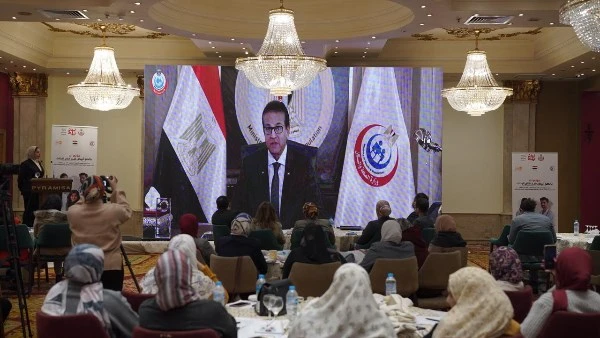 وزير الصحة يشدد على دور الأطباء وأهمية المسئولية الجماعية في مكافحة ختان الإناث أعلنت وزارة الصحة والسكان، عن بدء فعاليات مؤتمر بالطو أبيض ضد ختان الإناث، وذلك بالتعاون مع صندوق ال