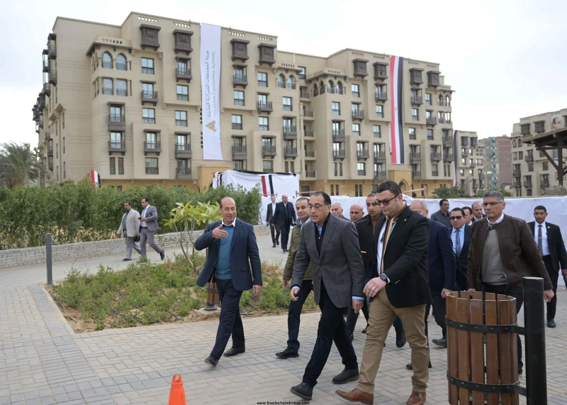 بوابة المحروسةينشرها : الأدمنرئيس الوزراء يتفقد مشروع أرابيسك بسور مجرى العيون ويسلم عقود عدد من الوحدات للمستفيدينمدبولي: هذا المشروع يمثل نموذجا