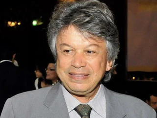 مهرجان الأفضل يكرم طارق نور بجائزة إنجاز العمر يعلن مهرجان الأفضل، عن تكريم الإعلامي الكبير طارق نور رائد الإعلام العربي ورئيس مجلس إدارة الشركة