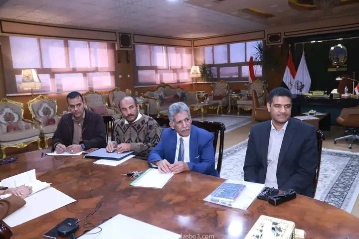 رئيس جامعة جنوب الوادي يناقش المشروعات التطويرية بالجامعة ناقش الدكتور احمد عكاوي رئيس جامعة جنوب الوادي معدلات الإنجاز فى المشروعات التطويرية بالجامعة بحضور الدكتور حسين مغربي الم