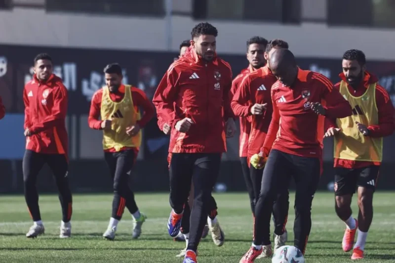 تفاصيل مران الأهلي اليوم استعدادا لمباراة شباب بلوزداد-استأنف الفريق الأول لكرة القدم بالنادي الأهلي تدريباته صباح اليوم بفرع النادي بمدينة نصر، بعد الراحة التي حصل عليها أمس، استع