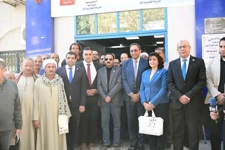 محافظ قنا يتفقد فعاليات قافلة جامعة عين شمس الطبية بفرشوط متابعة شحاتة أبو رضوان تفقد الدكتور خالد عبد الحليم، محافظ قنا، صباح اليوم، فعاليات قافلة