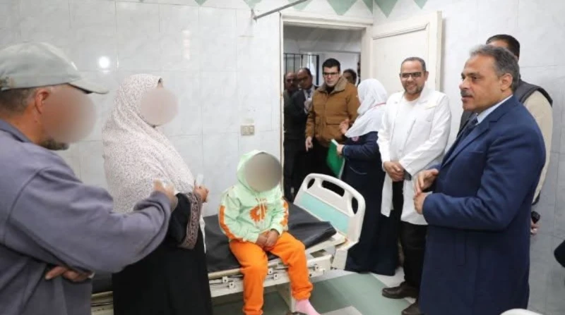 لفتة إنسانية.. محافظ الشرقية يرعى طفلة خلال زيارة لمستشفى أبو حماد تفقد المهندس حازم الأشموني محافظ الشرقية مستشفى أبو حماد المركزي في زيارة مفاجئة،