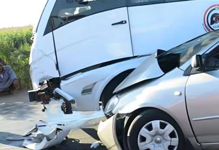 إصابة 8 أشخاص في تصادم ميكروباص وملاكي وسيارة نقل بالهرم أصيب 8 أشخاص إثر حادث تصادم بين سيارة ميكروباص وملاكي ونقل، أعلى الطريق السياحي من الدائري بالهرم تجاه أكتوبر، وعلى الفور ت