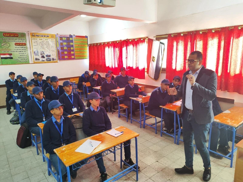 كتبت أمل عبد الرحيم تحت رعاية الدكتور ناصر مندور، رئيس جامعة قناة السويس، نظمت الجامعة ندوة حول تأثير الإدمان الإلكتروني على التحصيل الأكاديمي لطلاب مدرسة المعدات الثقيلة الثانوية 