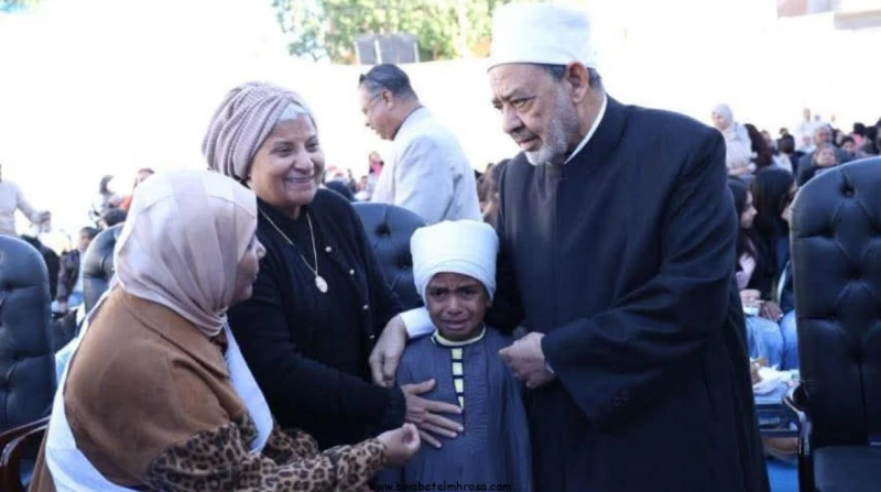 أوقف الحفل.. شيخ الأزهر يجبر خاطر طفل في افتتاح أحد المعاهد (صور)- في لفتة طيبة، حرص فضيلة الإمام الأكبر الدكتور أحمد الطيب، شيخ الأزهر الشريف، على جبر خاطر طفل أقصري وإدخال السرور