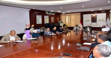 محافظ الأقصر يلتقى ووفد أهالى البياضية لبحث مطالبهم الاقصر علاء النواصري استقبل المهندس عبد المطلب عماره محافظ الأقصر وفد من ممثلي المجتمع المدني من أهالى مدينة البياضية لعرض بعض ا