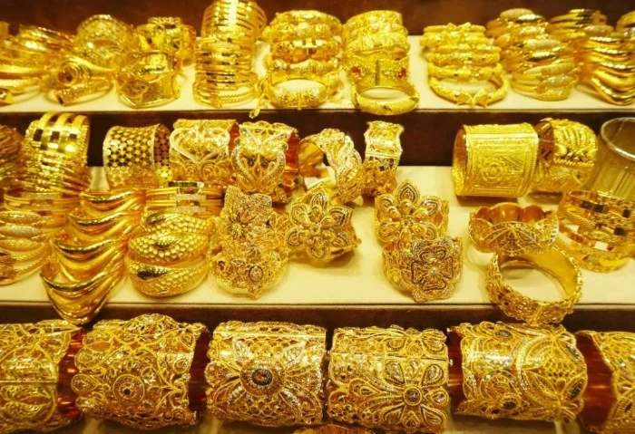 استقرار سعر الذهب في مصر بختام تعاملات اليوم الأربعاء شهدت أسعار الذهب اليوم الأربعاء 25 ديسمبر 2024 استقرارا ملحوظا في سوق الصاغة، بعد انخفاض تدريجي