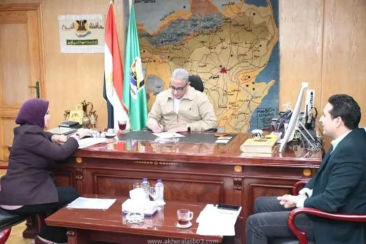 الانصاري يلتقي أعضاء مجلسي النواب والشيوخ بالفيوم لبحث مطالب المواطنين الفيوم - محمود المهدى في إطار سلسلة لقاءاته الدورية، استقبل الدكتور أحمد الأنصاري محافظ الفيوم، عددا من أعضاء