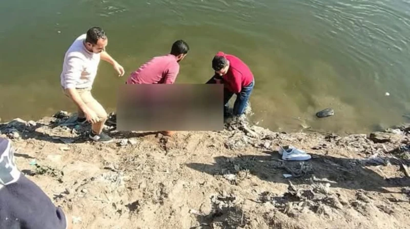 جثة طافية بمياه ترعة الإبراهيمية.. وجهود مكثفة لكشف اللغز عثر أهالي محافظة المنيا، اليوم الجمعة، على جثة سيدة خمسينية مجهولة طافية على مياه ترعة