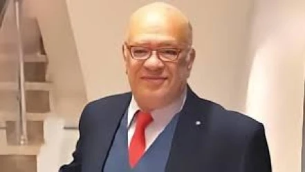 صلاح عبد الله ينشر وصيته في أبيات شعرية افاق عربية - فاجأ الفنان الكبير صلاح عبد الله جمهوره بإعلان وصيته لهم بعد وفاته بطريقة مؤثرة، حيث نشر عبر