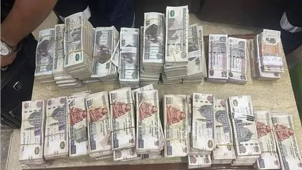 بيان عاجل من نيابة مرسى مطروح بشأن واقعة شوال الملايين واقعة شوال الملايين شهدت محافظة مطروح واقعة أثارت جدلا واسعا بين المواطنين تمثلت في ادعاء أحد الأشخاص العثور على جوال يحتوي ع