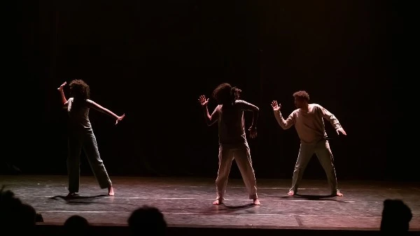 ختام فعاليات ليلة رقص معاصر في المنيا اختتمت ليلة رقص معاصر في دورتها الثامنة، والتي أقيمت في للفترة من ٢٦ نوفمبر و حتى ١٢ ديسمبر، فعالياتها أمس الخميس من محافظة المنيا.قدمت ليلة ر