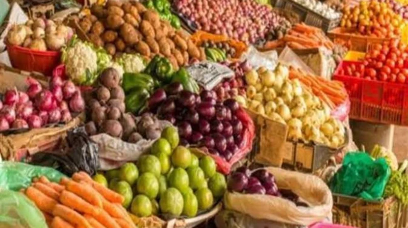 أسعار الخضروات والفاكهة اليوم السبت 21 ديسمبر 2024 شهدت أسواق الخضروات والفاكهة في مصر استقرارا نسبيا، اليوم السبت 21 ديسمبر 2024، مع وجود بعض التفاوتات الطفيفة بين الأصناف المختلف