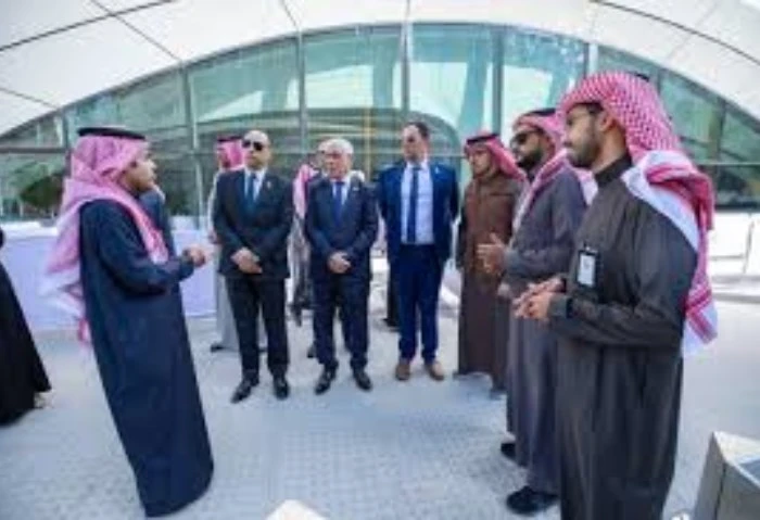 النائب العام يزور مشروع النقل السعودي أثناء مشاركة في اجتماعات جمعية النواب أجرى النائب العام المستشار محمد شوقي، جولة بمدينة الرياض على هامش زيارته