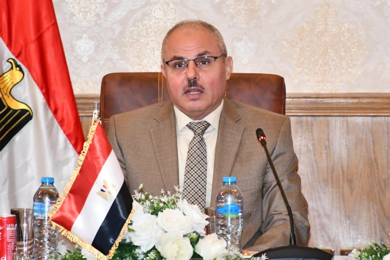 كتبت أمل عبد الرحيم تحت رعاية الدكتور ناصر مندور رئيس جامعة قناة السويس ، وبإشراف عام الدكتور عبد الرحيم أحمد على مدير مركز تنمية الموارد البشرية.