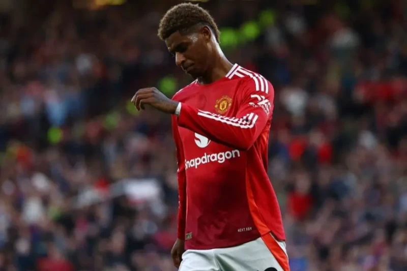 وجودك يضيف الكثير.. أموريم يحاول احتواء أزمة الموهوب راشفورد يحاول روبن المدير الفني مانشستر يونايتد الإنجليزي احتواء أزمة عائلة راشفورد الذي فتح الباب للرحيل عن النادي. بدأت عندما