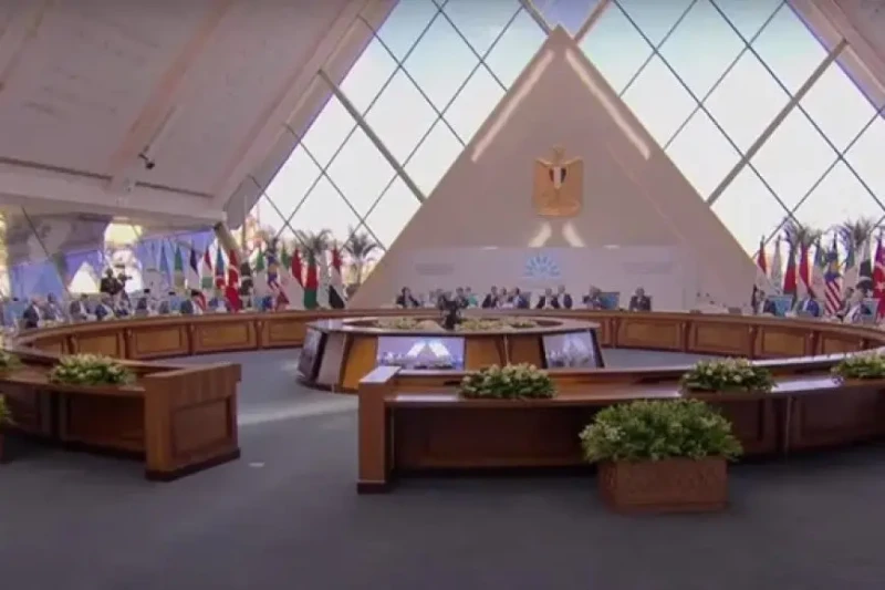 وزير خارجية نيجيريا يدعو إلى وضع حلول ملموسة لمواجهة التحديات الجيوسياسية قدم وزير خارجية نيجيريا الاتحادية، يوسف مايتاما توجار، شكره للحكومة المصرية على تنظيم رائع لقمة دول الثمان